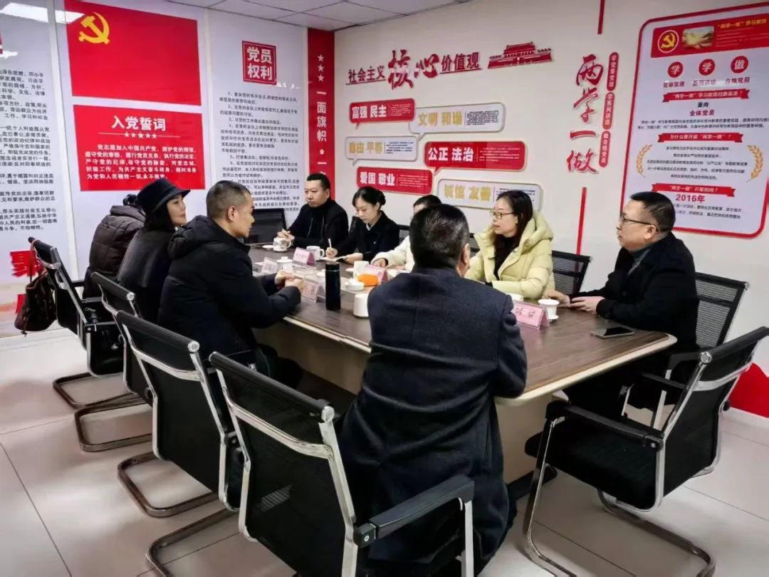 泸州市小微企业商会与中国建行泸州市龙马潭区南光路支行共谋合作，助力小微企业发展